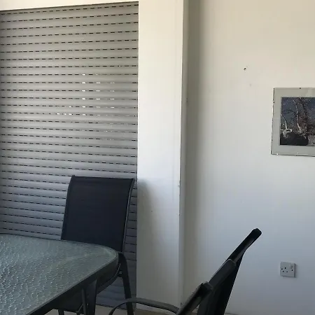 Tsimintia Apt 38 * لارنكا