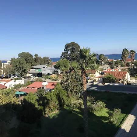 Tsimintia Apt 38 * لارنكا