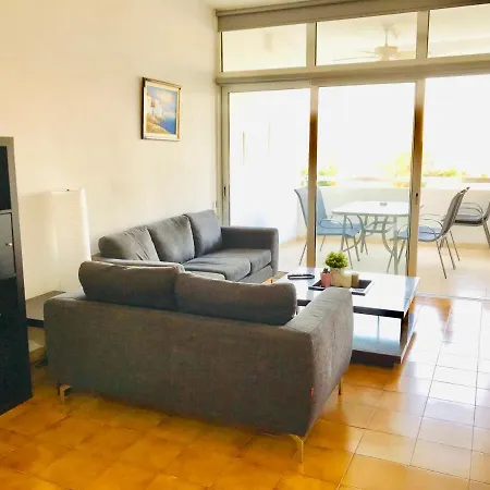 Tsimintia Apt 38 * لارنكا