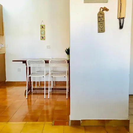 Apartament Tsimintia Apt 38